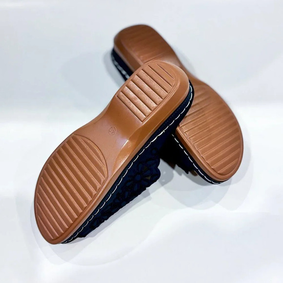 Beige sandals with navy floral  lace - Picture 6 of 8